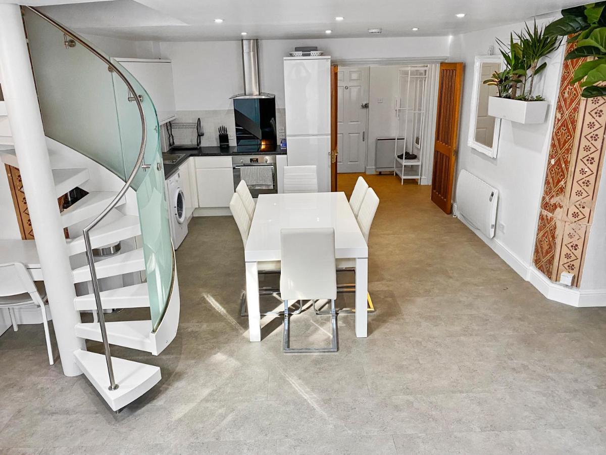 Rare 1-Bed Church Converted Apartment In ロンドン エクステリア 写真